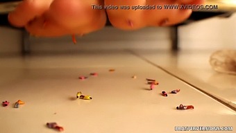 Giantess Fantasies: A Man Gets Crushed And Fucked Up In A Kinky Scene